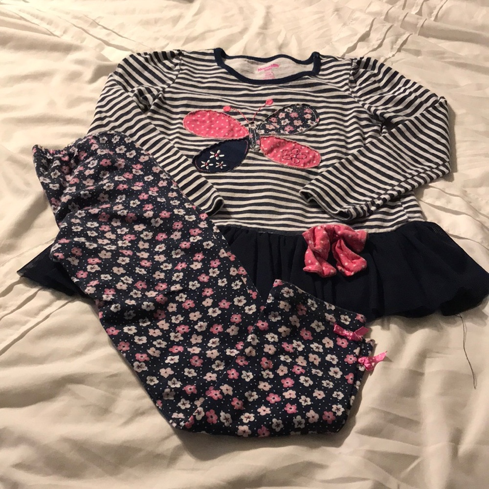 Adorable girls 2-piece outfit